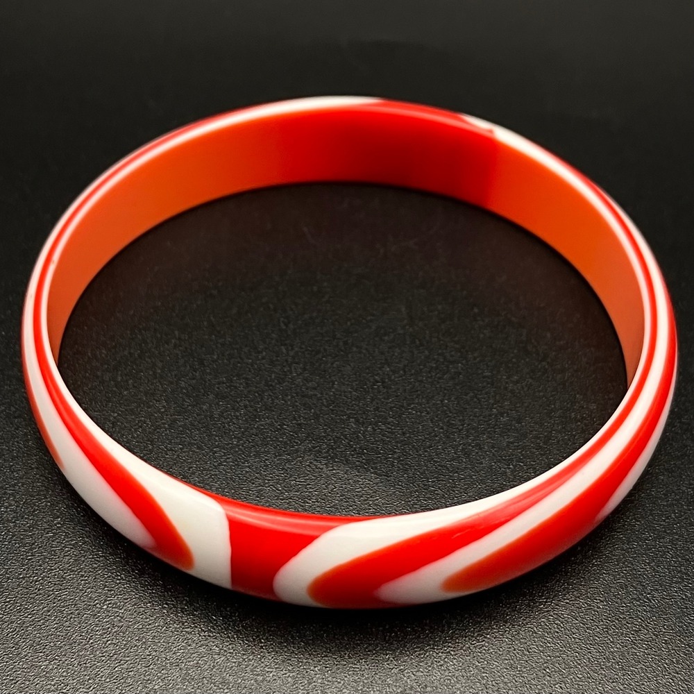 Vintage Lucite Bangle Red White Swirl Marbled 1960s Jewelry Size 8 - Picture 2 of 8